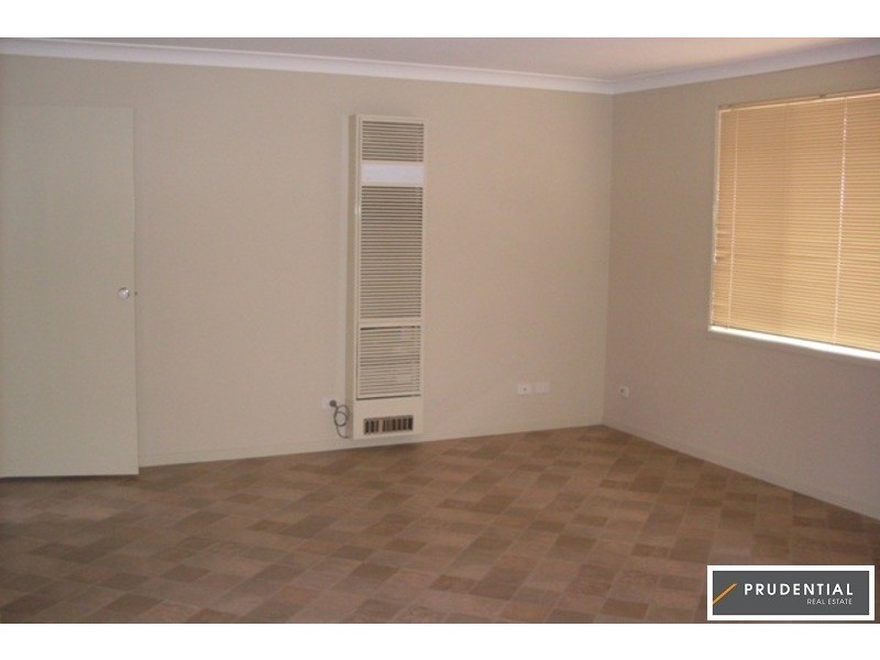 6 Woolmers Court, Wattle Grove NSW 2173