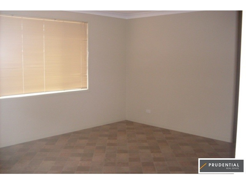 6 Woolmers Court, Wattle Grove NSW 2173