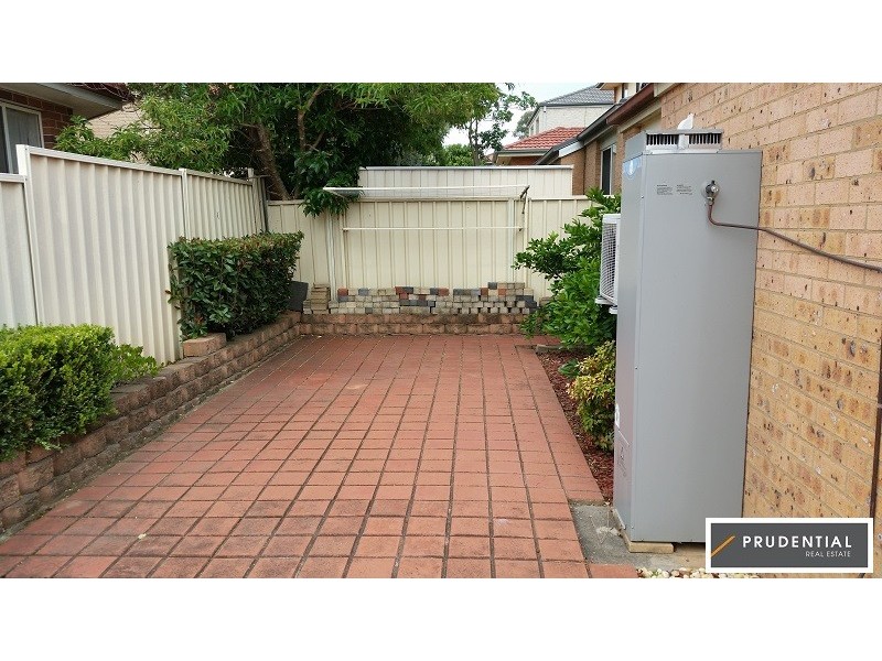 6 Natalie Close, Casula NSW 2170
