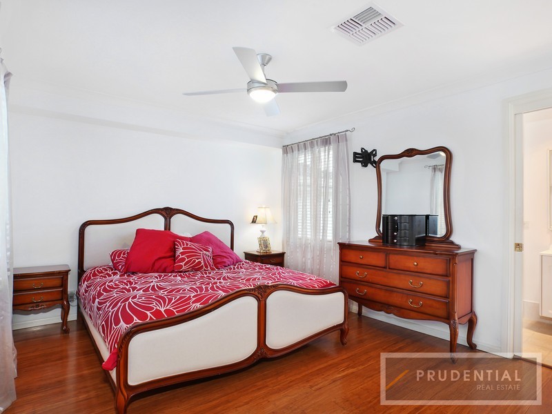 8 Nettletree Place, Casula NSW 2170