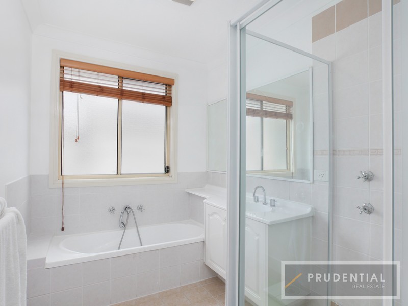 8 Nettletree Place, Casula NSW 2170