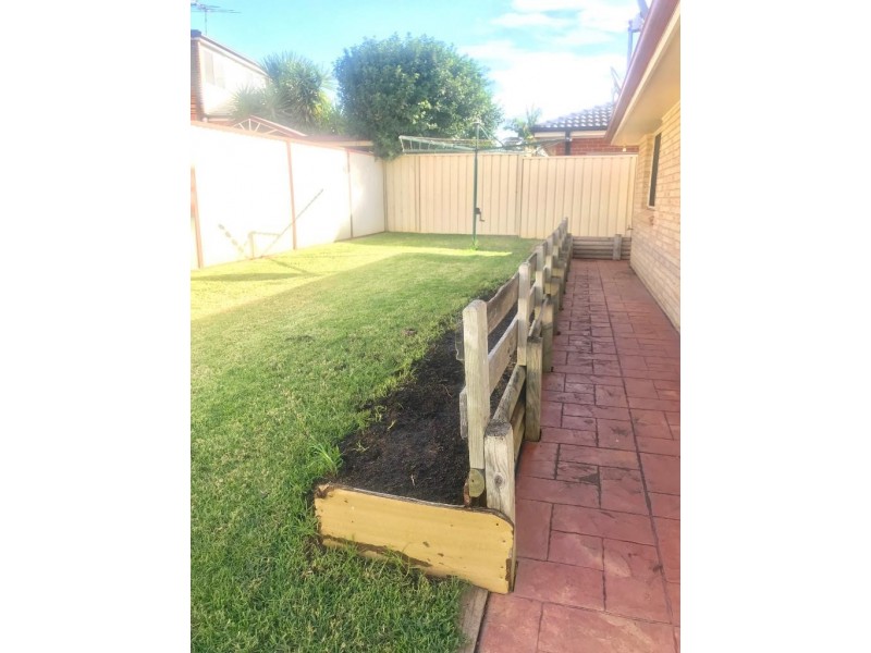 4 Wainewright Avenue, West Hoxton NSW 2171