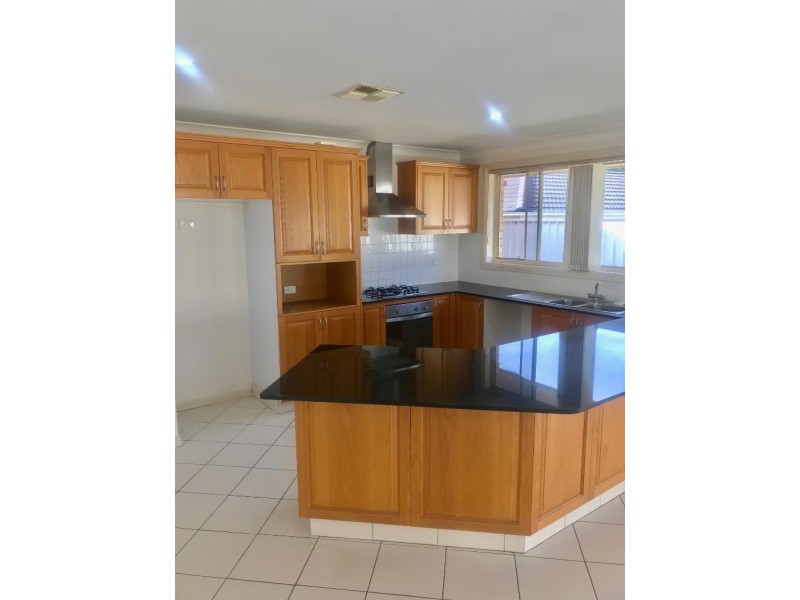 4 Wainewright Avenue, West Hoxton NSW 2171