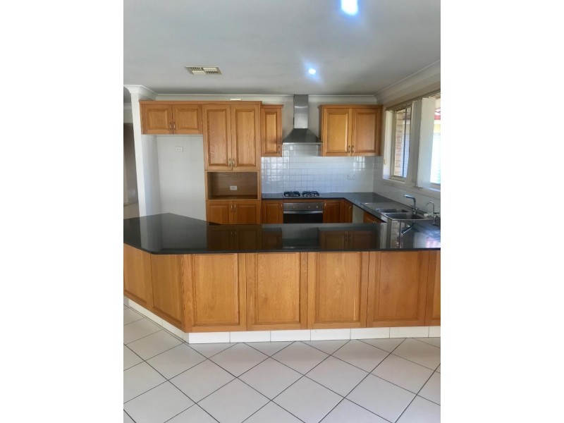 4 Wainewright Avenue, West Hoxton NSW 2171