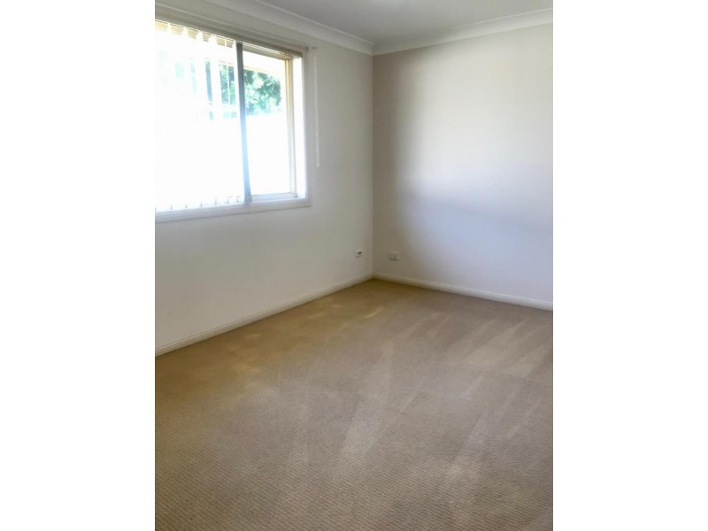 4 Wainewright Avenue, West Hoxton NSW 2171