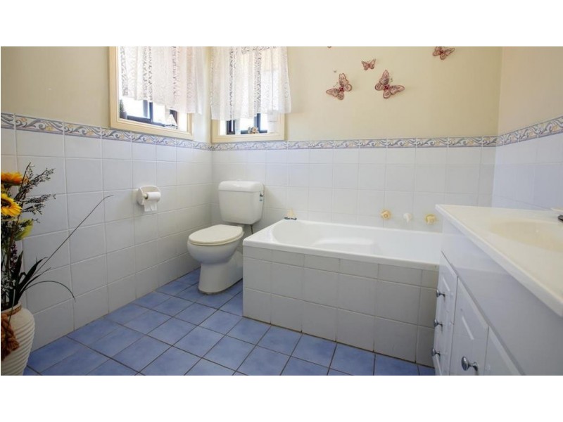 27 Chapman Street, West Hoxton NSW 2171