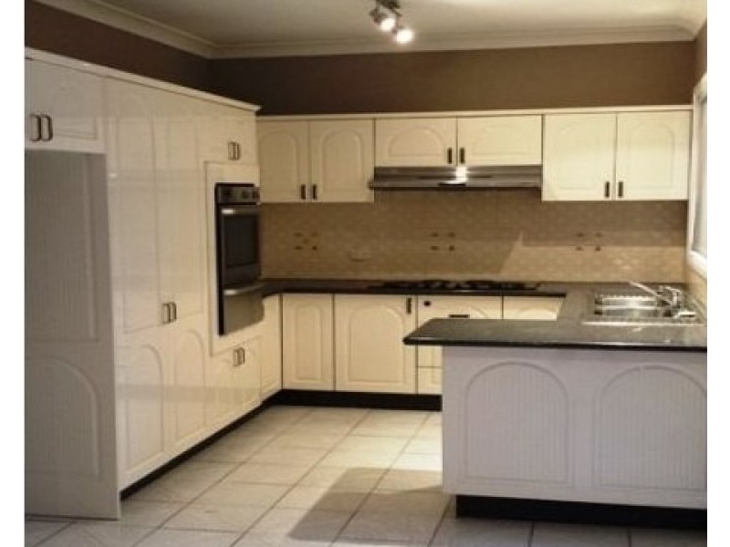 5 Moffitt Crescent, Edensor Park NSW 2176