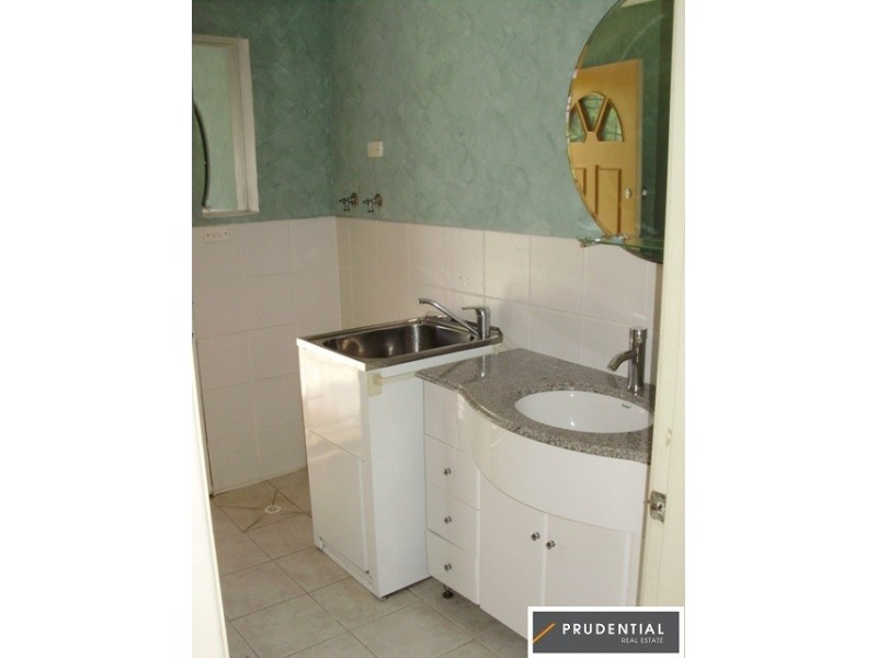 10 Bratsell Avenue, Moorebank NSW 2170