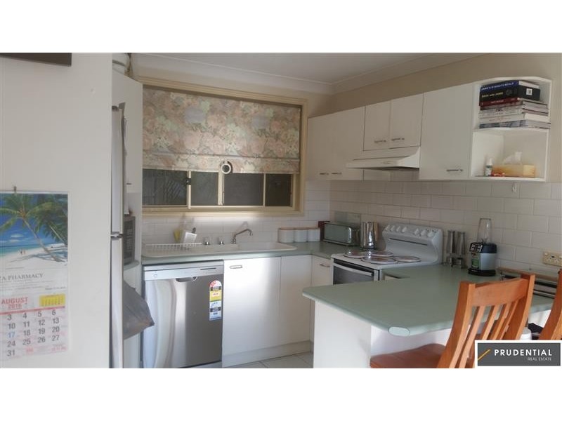 10 Bungonia Circuit, Wattle Grove NSW 2173