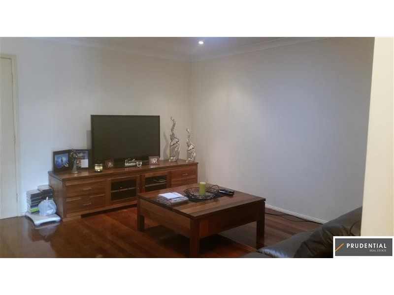 10 Bungonia Circuit, Wattle Grove NSW 2173