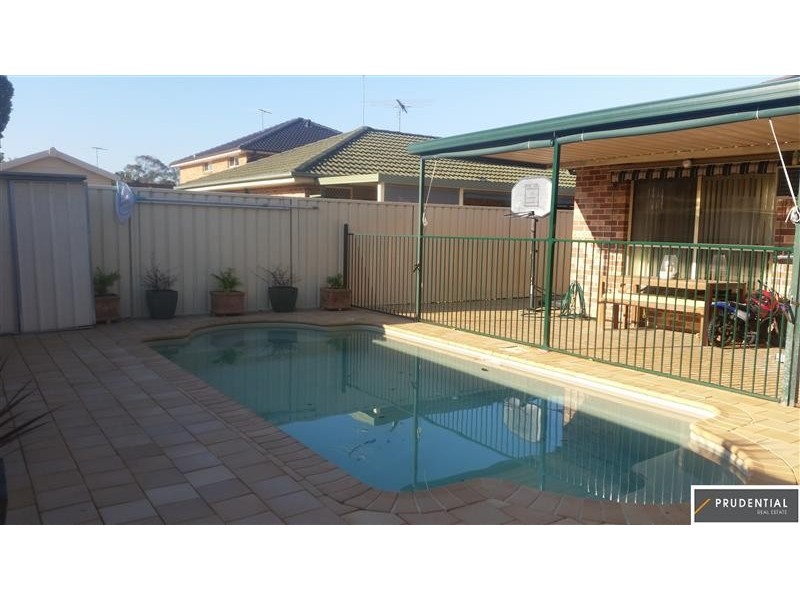 10 Bungonia Circuit, Wattle Grove NSW 2173