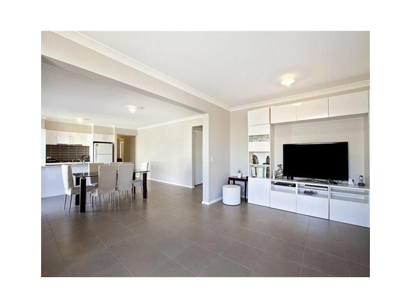 61 Robey Ave, Middleton Grange NSW 2171