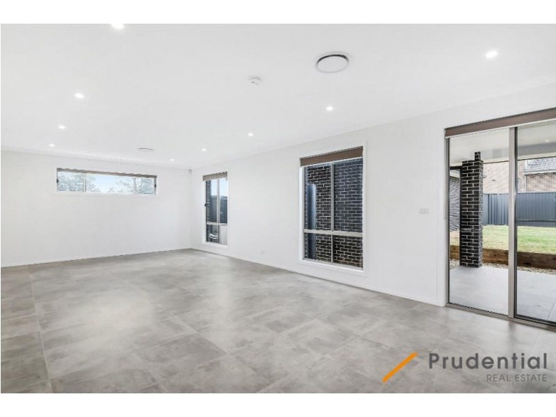 13 Rattey Ave, Edmondson Park NSW 2174