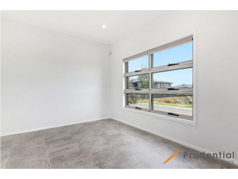 13 Rattey Ave, Edmondson Park NSW 2174