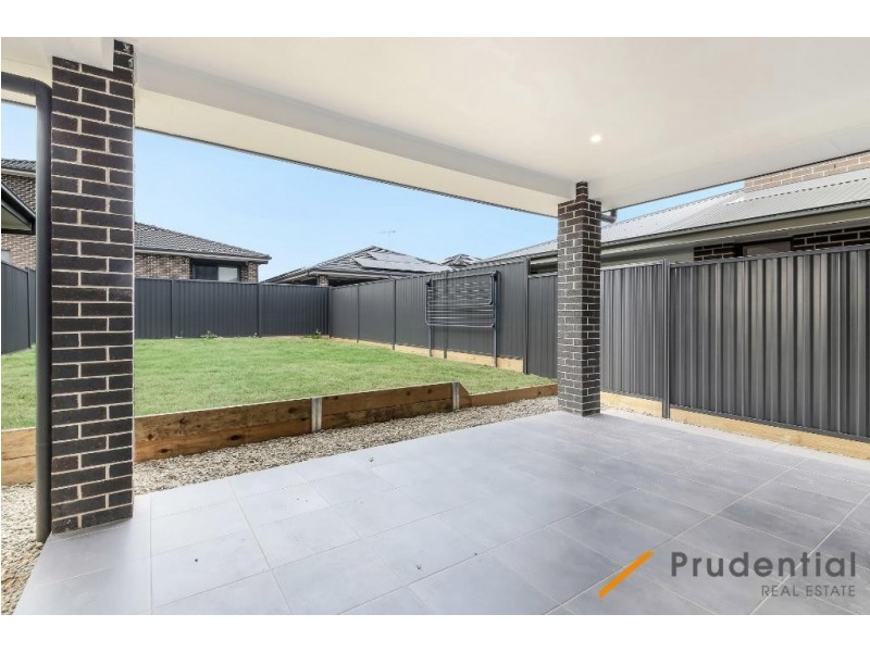 13 Rattey Ave, Edmondson Park NSW 2174