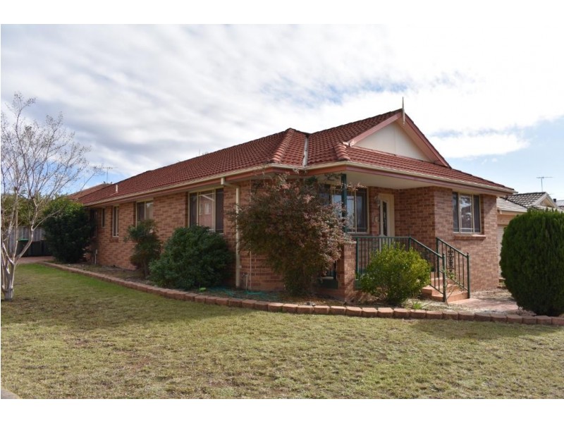 2 Alexandrina Court, Wattle Grove NSW 2173