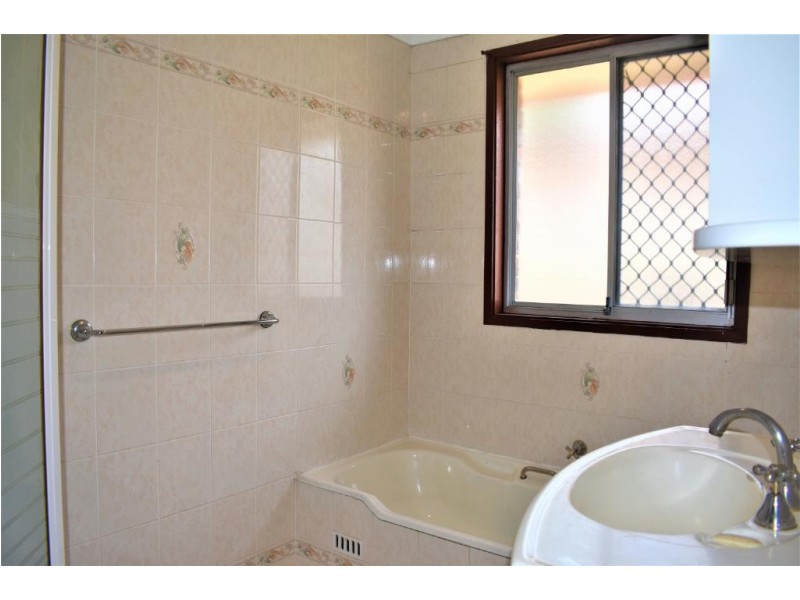 60 Hillview Parade, Lurnea NSW 2170