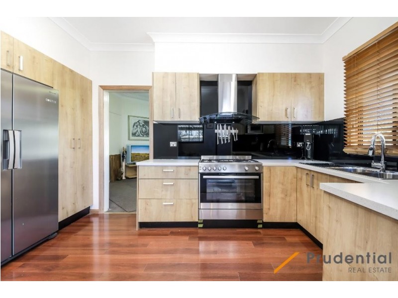 27 Dale Ave, Liverpool NSW 2170