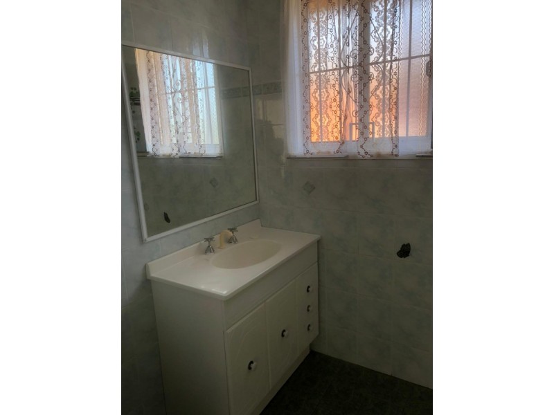 19 Curtis Crescent, Moorebank NSW 2170