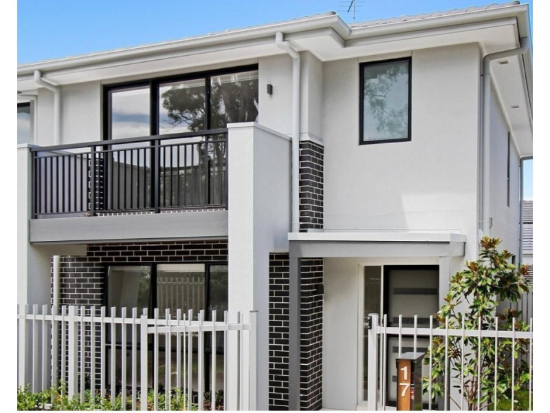 17 Kermond  Walk, Moorebank NSW 2170