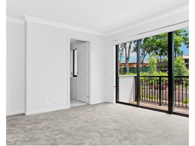 17 Kermond  Walk, Moorebank NSW 2170