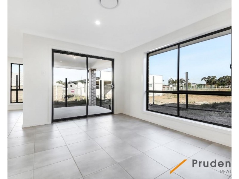 100 Seventeenth Ave, Austral NSW 2179