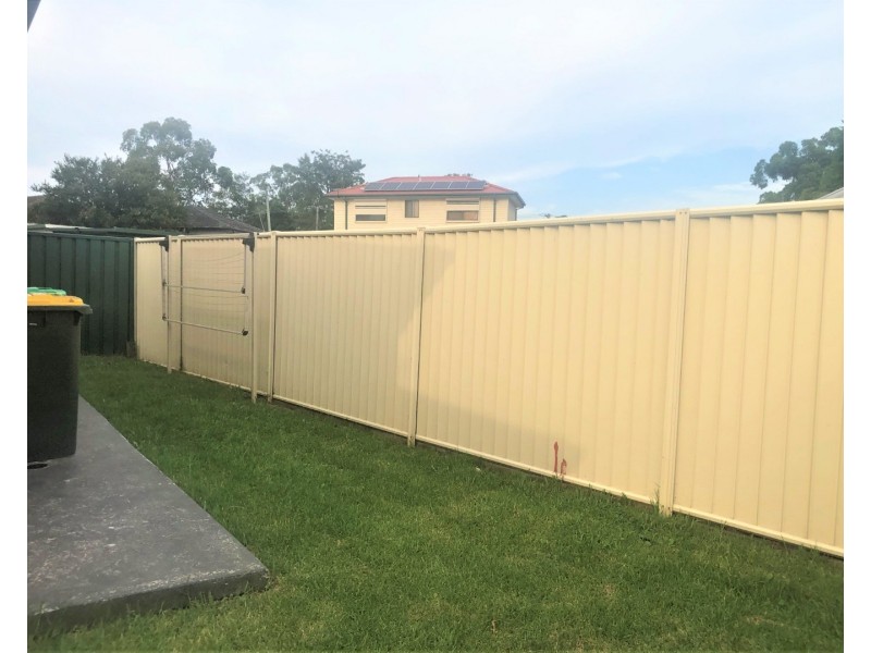 23a Hillview Pde, Lurnea NSW 2170