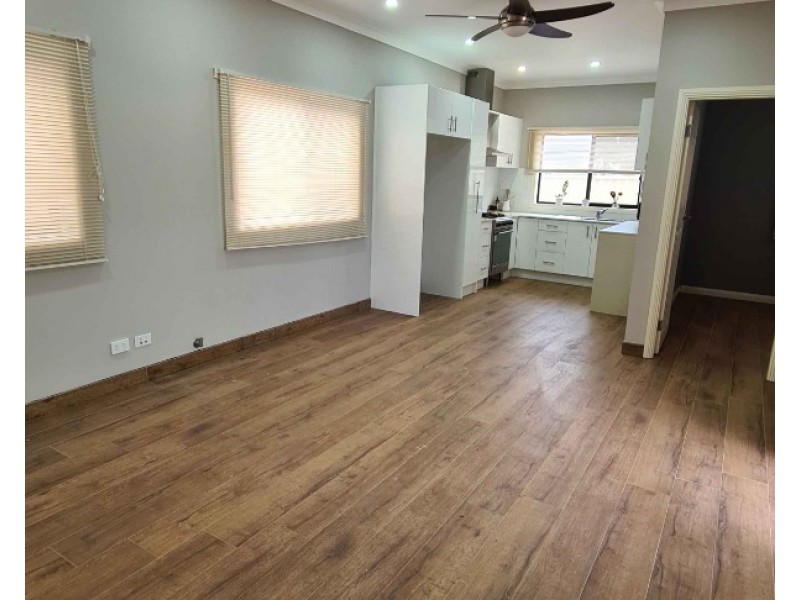 8a Humphreys Ave, Casula NSW 2170