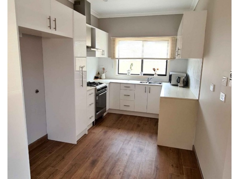 8a Humphreys Ave, Casula NSW 2170