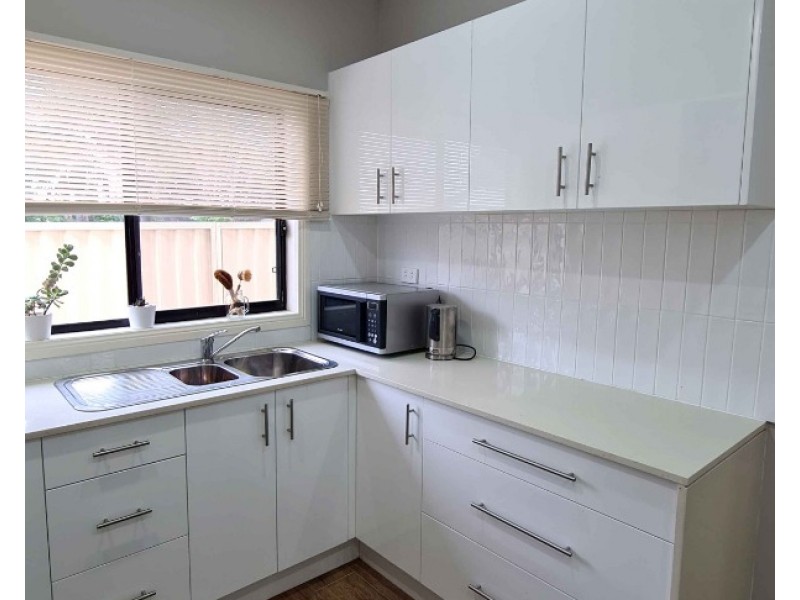 8a Humphreys Ave, Casula NSW 2170