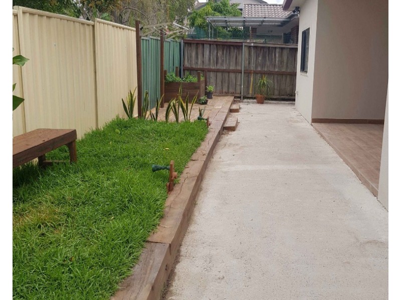 8a Humphreys Ave, Casula NSW 2170