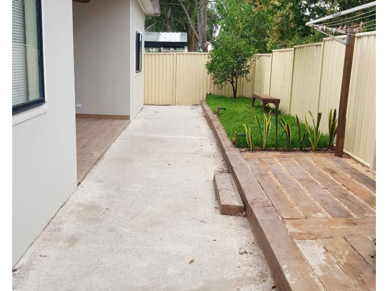 8a Humphreys Ave, Casula NSW 2170