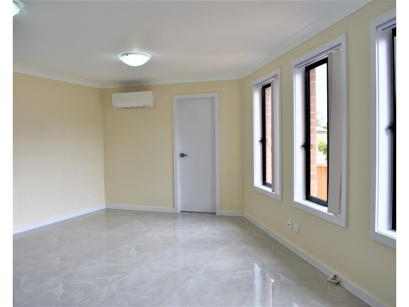 12a Paperbark Cct, Casula NSW 2170