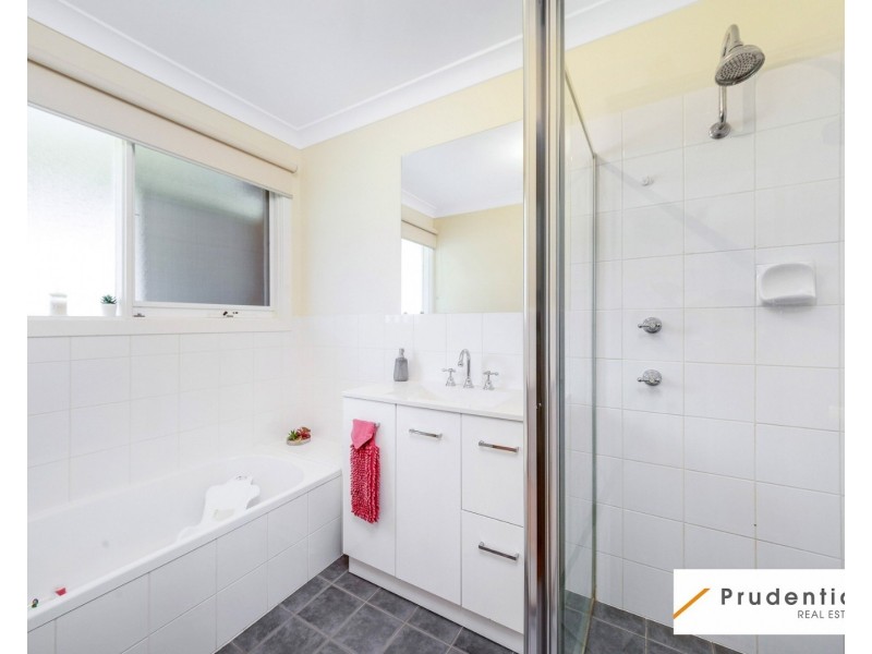 1 Darling Ave, Lurnea NSW 2170