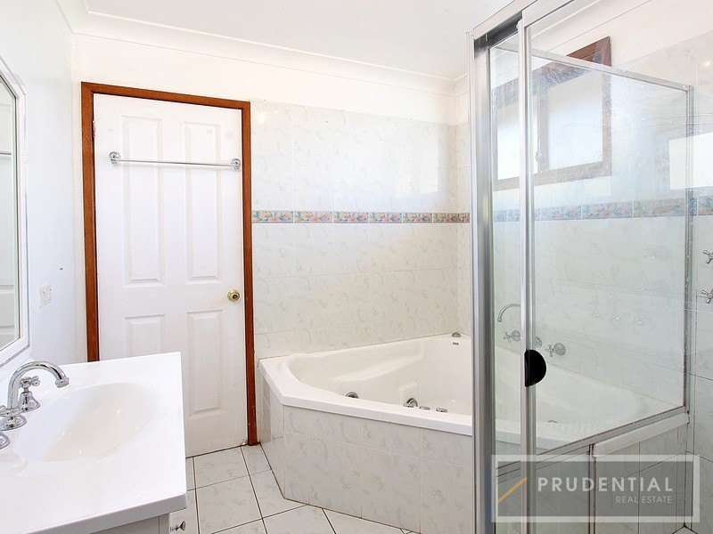 128 Hill Rd, Lurnea NSW 2170