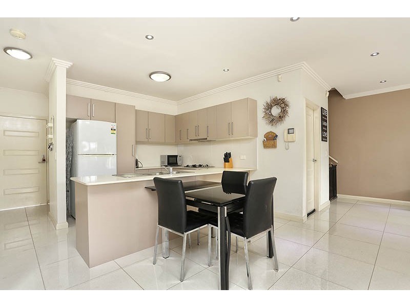 17/18 Holland Crescent, Casula NSW 2170