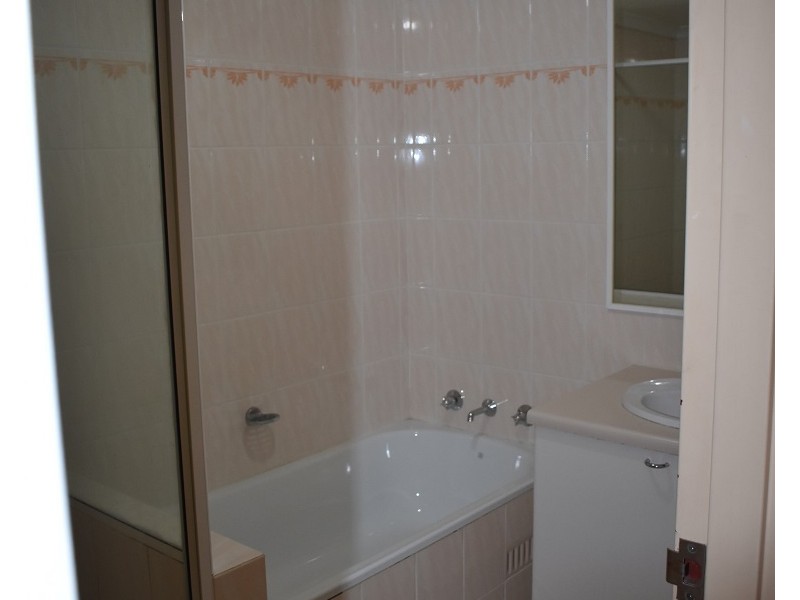 6/4 Mead Drive, Chipping Norton NSW 2170