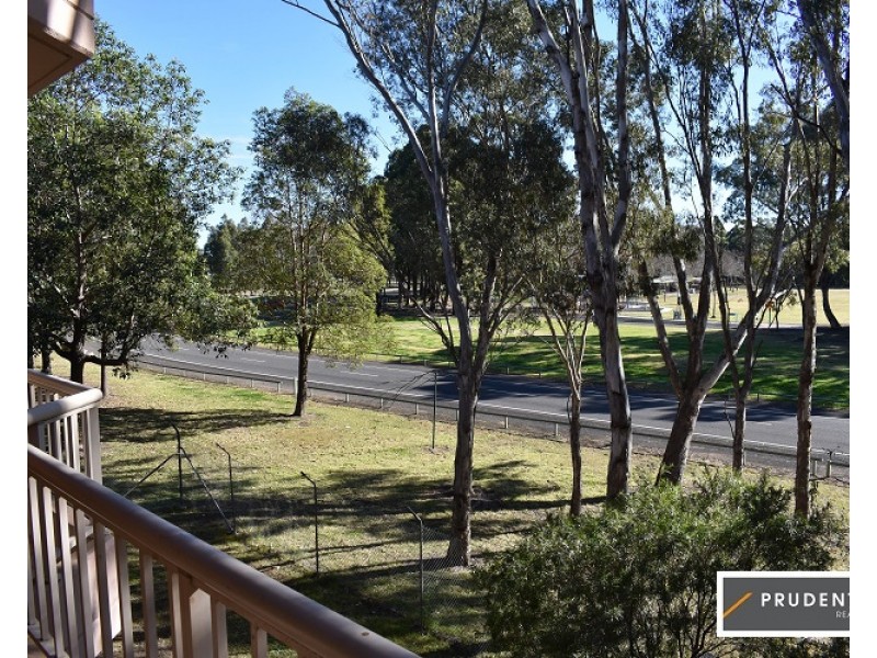 6/4 Mead Drive, Chipping Norton NSW 2170