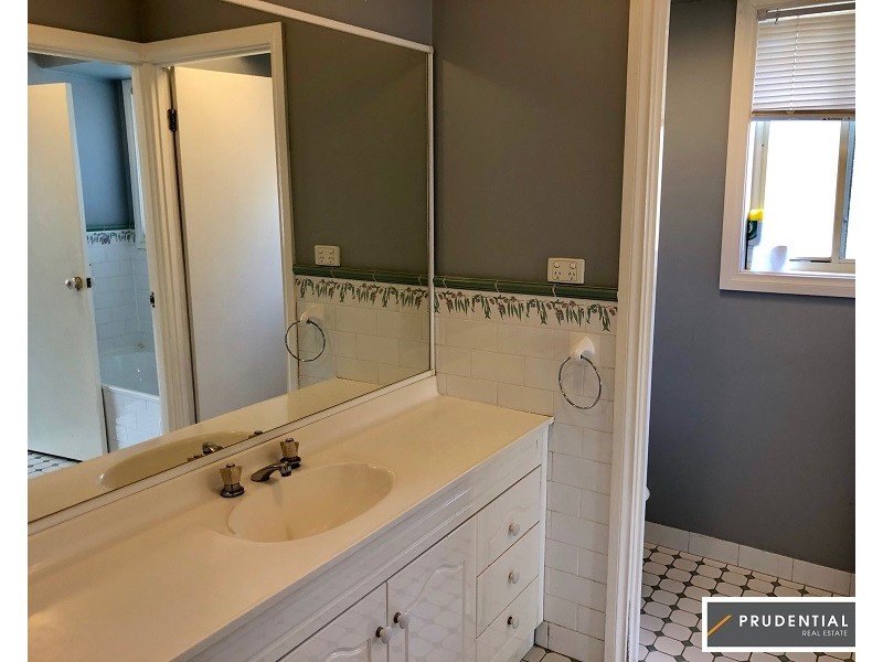 16 Triabunna Avenue, West Hoxton NSW 2171