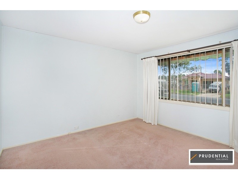 25 Weir Crescent, Lurnea NSW 2170