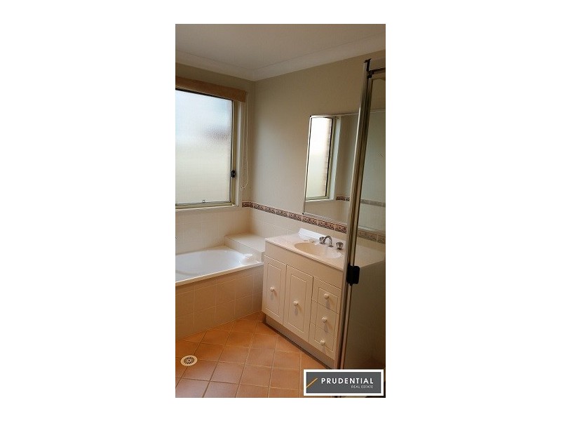 6 Natalie Close, Casula NSW 2170