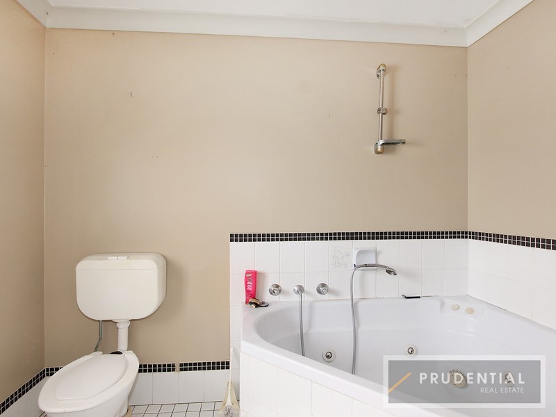 263 Whitford Road, Green Valley NSW 2168