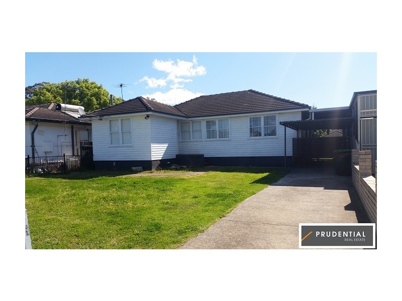 13 Frazer Ave, Lurnea NSW 2170