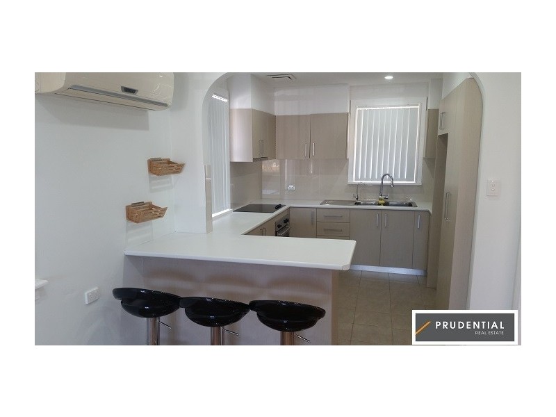 13 Frazer Ave, Lurnea NSW 2170