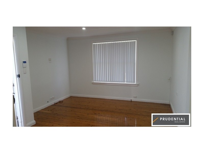 13 Frazer Ave, Lurnea NSW 2170
