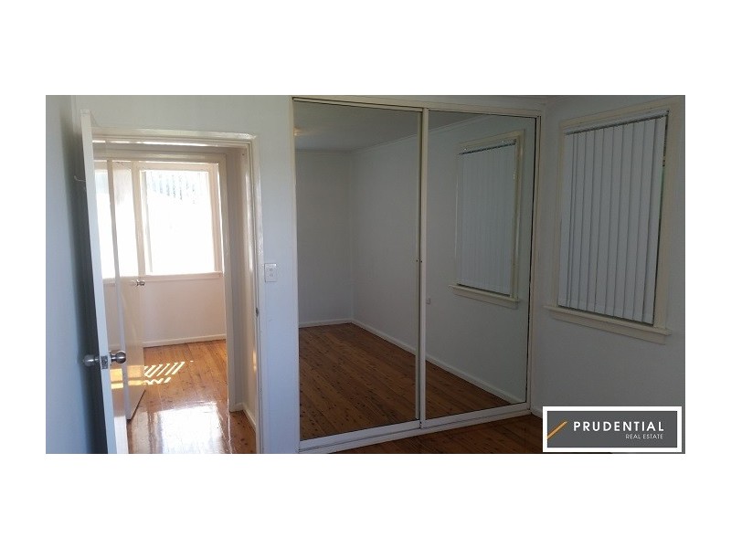 13 Frazer Ave, Lurnea NSW 2170