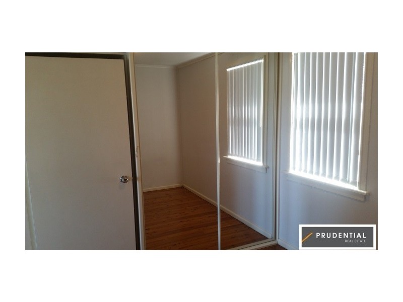 13 Frazer Ave, Lurnea NSW 2170