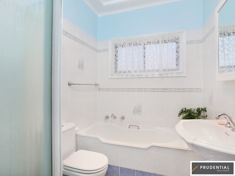 2 Amalfi Street, Lurnea NSW 2170