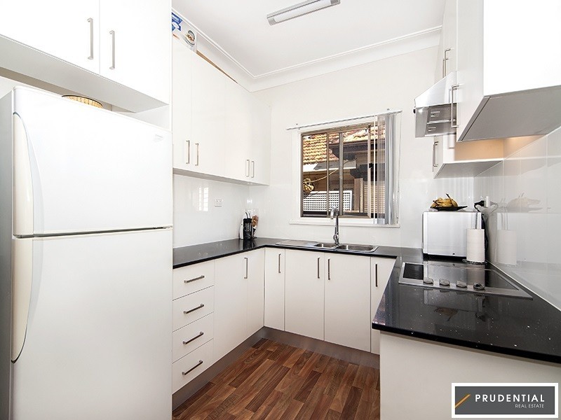 10 Park Rd, East Hills NSW 2213