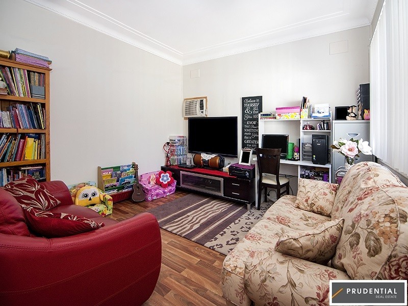 10 Park Rd, East Hills NSW 2213